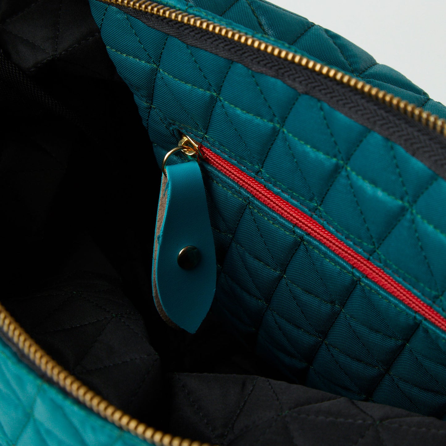 Bolsa Matelassê Media Verde Petroleo